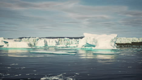 Große-Eisberge-In-Der-Nähe-Von-Grönland